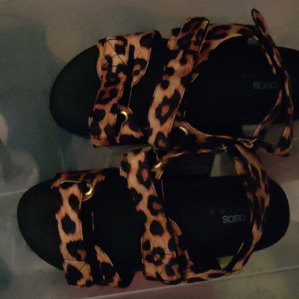 Asos animal print sandals size 7 never worn man made upper